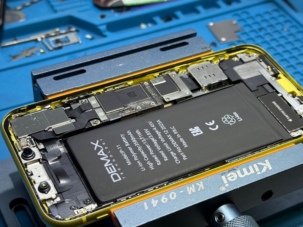 iPhone 11 128GB SIFIR AYARINDA - Detay 10