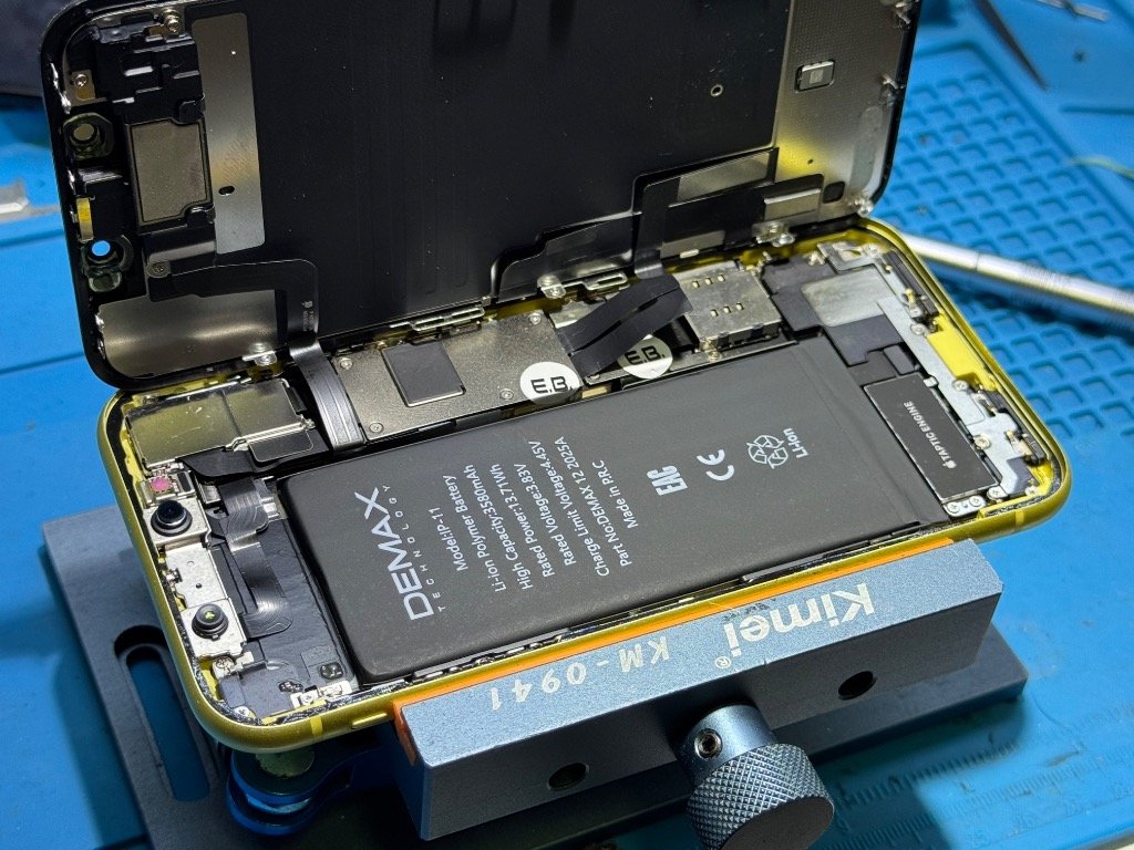 iPhone 11 128GB SIFIR AYARINDA - Detay 8
