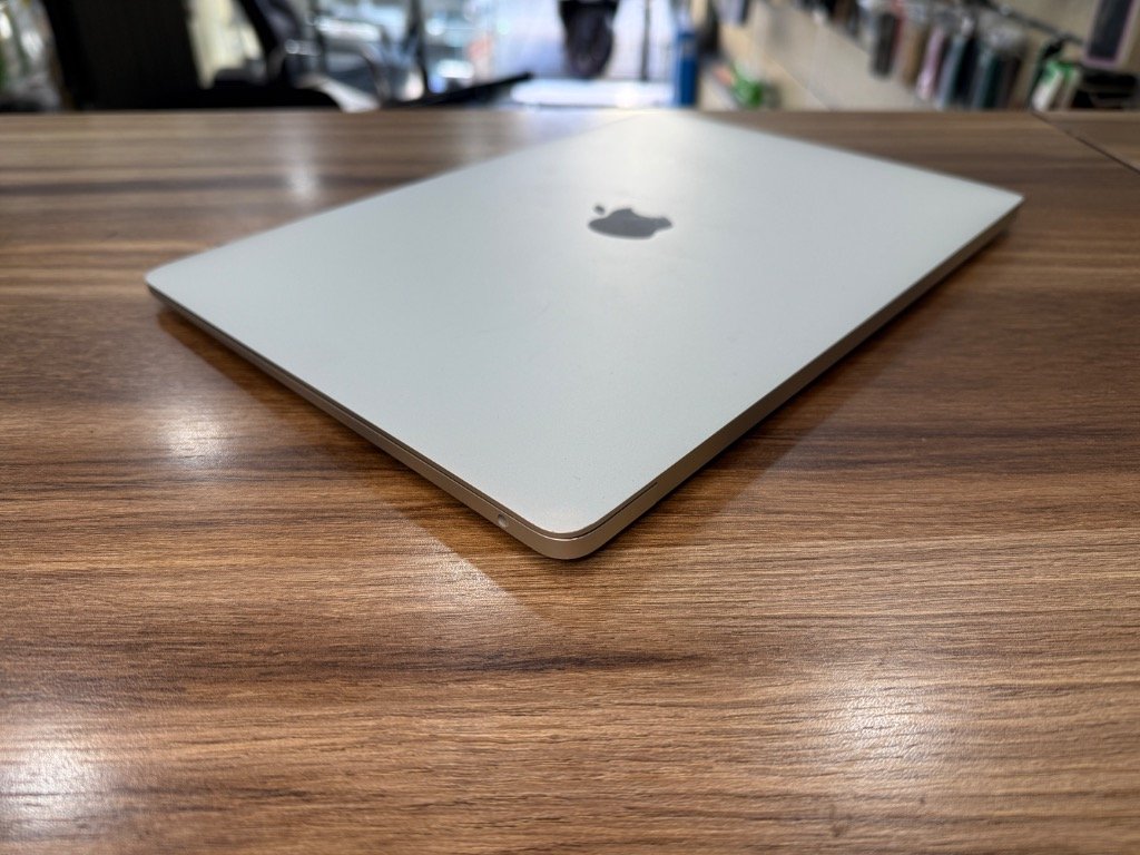 Apple Macbook Air M1 2020 - Detay 8